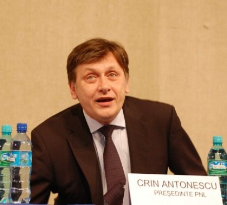 Antonescu: Continui să cred că monarhia constituţională e cea mai convenabilă formă de guvernământ